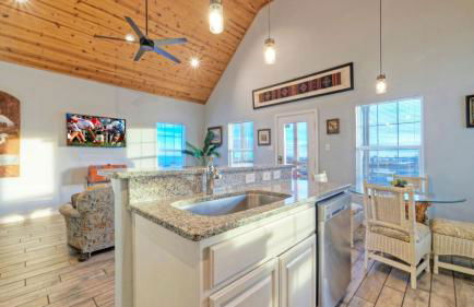 Waterfront Shared Pool w/ Bay Views, Boat Dock Oscar's Lodge by Avantstay - Foto 28