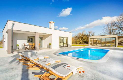 Villa Lux Ivory - Photo 1