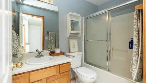 Spacious 4 Bed 2-5 BA Modern Home - Photo 4