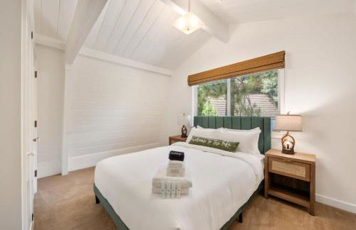 Scout's Lakehouse Retreat by Colby & Conrad - Foto 23