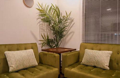 Two Bedroom house in Skokie with full kitchen and parking - Photo 8