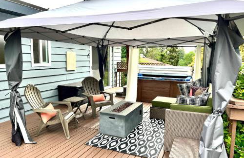 Spacious Retreat w/ Hot Tub. Perfect for Families - Photo 14