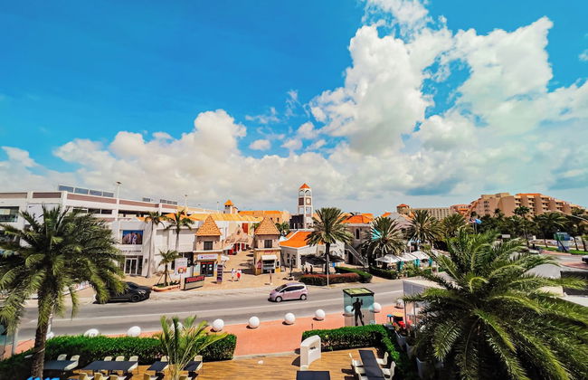 Luxury 2-bedroom Condo Right on the Strip in Palm Beach - Photo 37