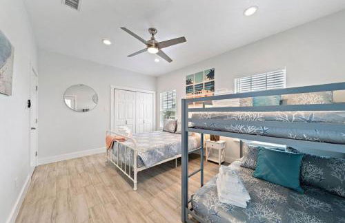 Gorgeous Home with Huge Private Pool and Game Room - Foto 23