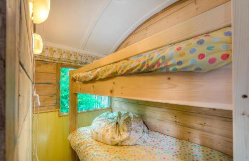 Railway Carriage accommodation with tennis court! - Foto 13