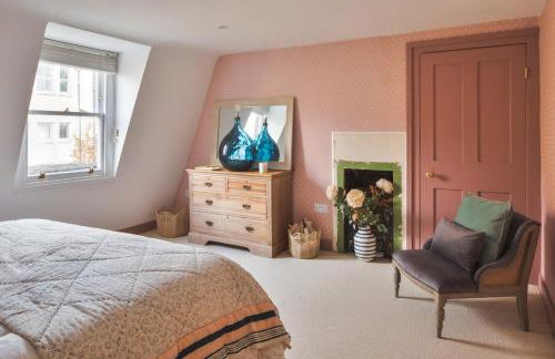 Boutique Retreat in Central Bath - Photo 9