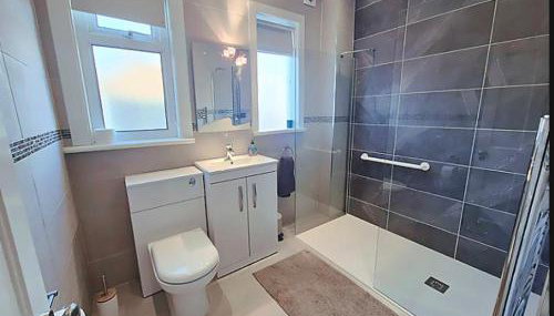 Roomy, comfortable Greater London home, sleeps 8 - Foto 4
