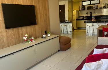 Apartamento amplo e equipado, entre a praia e o centro - Foto 1