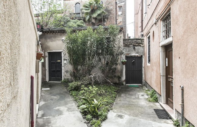 Design District Apartment R&R - Photo 23