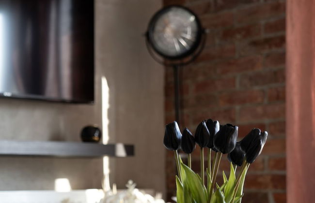 Modern Studio With Balcony by Renters - Photo 18