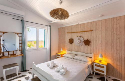 Unique Beachfront Cottage House - Private Garden - Foto 42