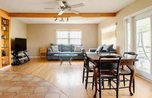 Welcome to Your Serene Waterfront Getaway! - Foto 8