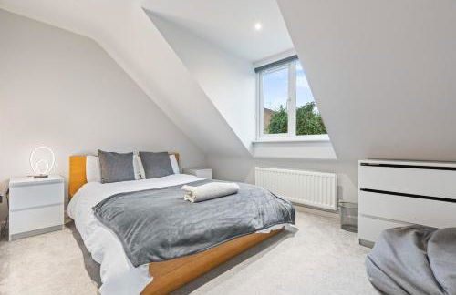 Large 4 Bedroom House Bricket Wood, Van & Car Parking, Sleeps 8 - Foto 26