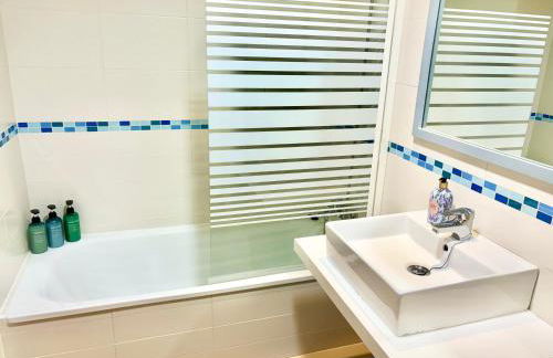 Hoteltype Penthouse 2 Beds, Parking, WIFI & pool Stunning Views - Foto 27