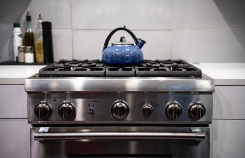 3 bed 3 bath Modern Luxury Home with Hot Tub and Rooftop Patio - Foto 9