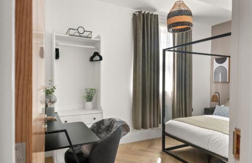 Stylish Flat I Sleeps 6 I With Parking - Photo 27