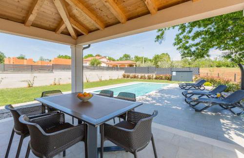 Moderne Villa mit Privatpool, Meerblick, Babybett, BBQ, klimatisierte Schlafzimmer - perfekt zum Biken - Photo 9