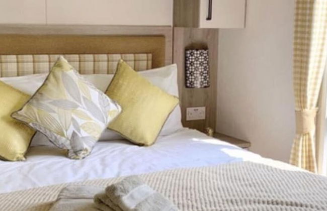 Stunning River View 2 Bedroom Caravan With Decking - Foto 5