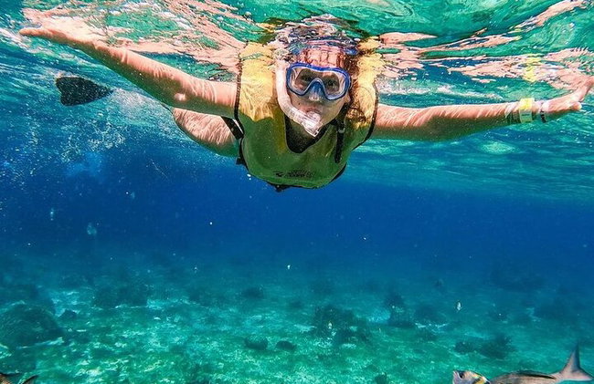 Excursión en catamarán a Isla Mujeres con Snorkel Open Bar y almuerzo buffet - Foto 11