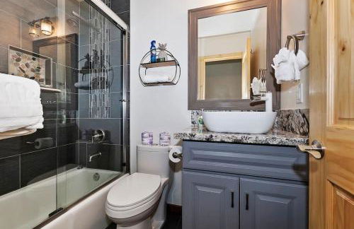 Stylish Elysian Big Bear Cabin w Enclosed backyard - Foto 24