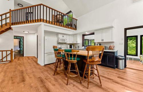 Spacious Waterfront Mansion wHot tubPoolTable - Foto 11