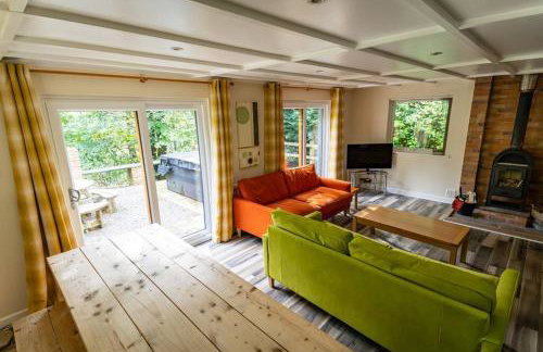 Ellastone, woodland lodge with hot tub for 8 - Foto 28