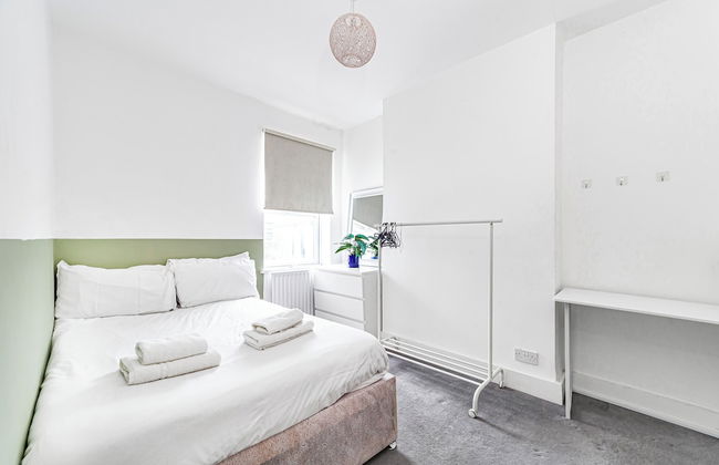 Spacious & Chic 3bed House in London - Photo 11