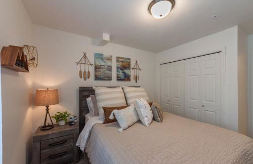 Modern and Stylish KING bed Wifi FREE Parking - Foto 12