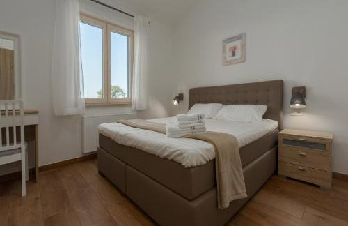 Villa in Deklici with Infinity Pool & Sea Views - Foto 15