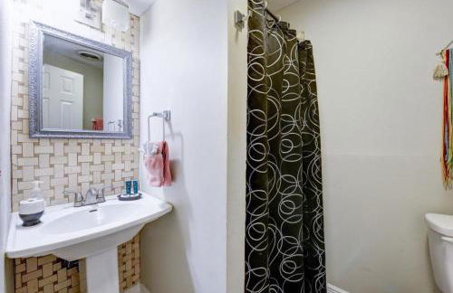 Huge 1 Bedroom Steps into the French Quarter - Foto 3