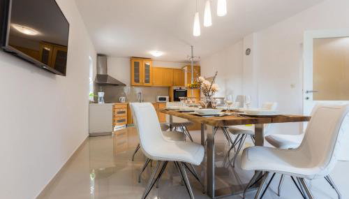 Villa Tina with Swimming Pool, Tennis court, Games room, Sauna, Gym, BBQ - Foto 3