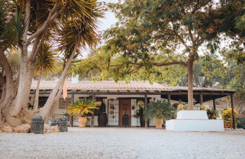LA CUADRA, Finca a los pies de Sierra Nevada, a 10 minutos del centro, Piscina, Jardín, Barbacoa - Foto 4