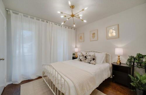 Stunning 4BR 2BA Hot Tub Cozy Holiday Home in Plano - Foto 19