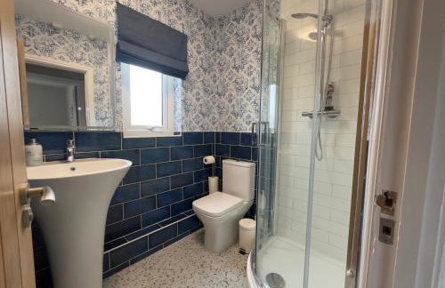 House Sleeps 8-Garden-Parking Near Barry Island - Foto 5