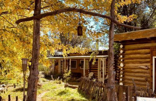 Rural Log Cabin Rental for Couples near Taos Ski Valley - Foto 15