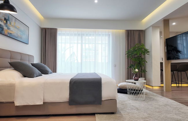 CC LUX Suites - Photo 30