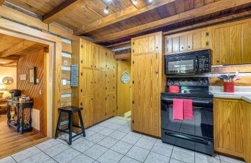 Hot Tub and Fire Pit Cozy Cabin in Maggie Valley - Foto 9