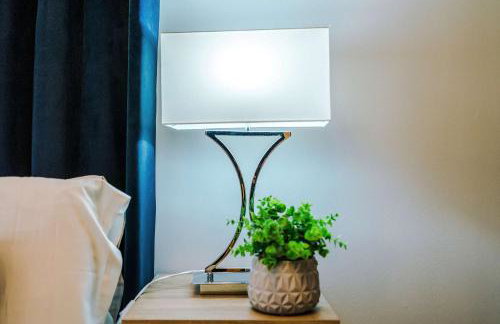 Long Stays Offers , New 2 Bed APT , Sleeps 3 , Wigan , Perfect for Relocations , Contractors , Families - Photo 45