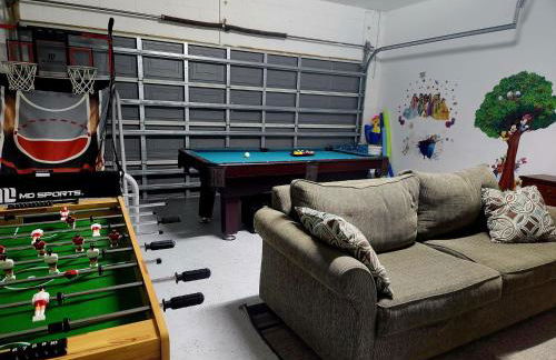 8 miles to Disney, 20 miles Universal, private pool, pool table, washer, dryer, cable, wifi, roku - Foto 2