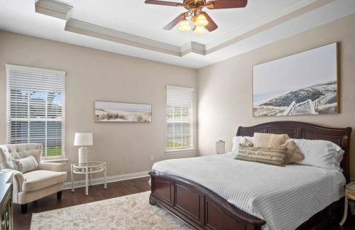 Luxury Heated Pool Home, Hot tub, King bed suite - Foto 12