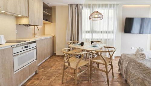 Apartamentos Las Ciencias R - Photo 3, stove, pet friendly, minibar