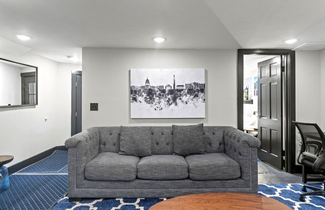 Historic DC Gem Spacious Rowhouse Private Patio - Photo 35