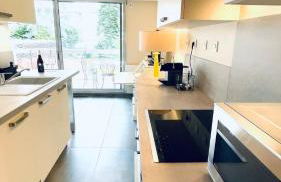 Voiron centre, grande terrasse, parking, calme - Foto 14