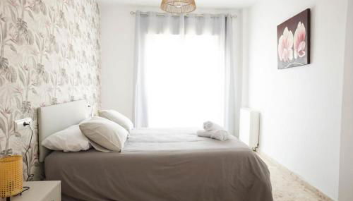 Amplia casa en Granada ideal para familias - Foto 2