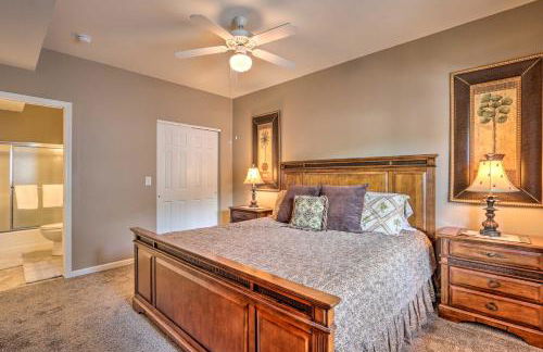 Lakefront Balcony and Pool Access Camdenton Condo - Foto 15