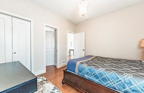 Huge Cozy Home with Many Bedrooms in Ivywild - Foto 66