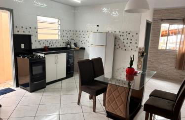 Casa espaçosa e aconchegante Cama King e ar condicionado - Foto 2