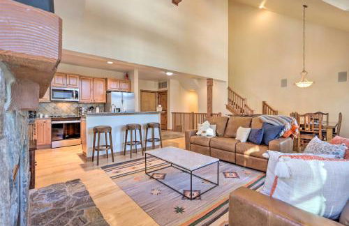 Ski-InandSki-Out Donnelly Townhome with Hot Tub! - Foto 5