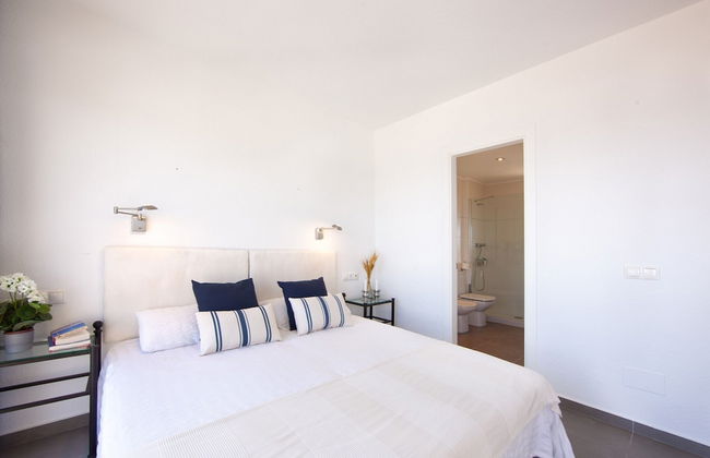 Studio in Marbella Steps From Sandy Beach - Photo 3