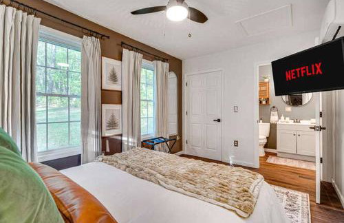 NEW! Shenandoah family & dog friendly cabin - 5 min walk river with private river access, BBQ, playground, fire pit - Foto 6